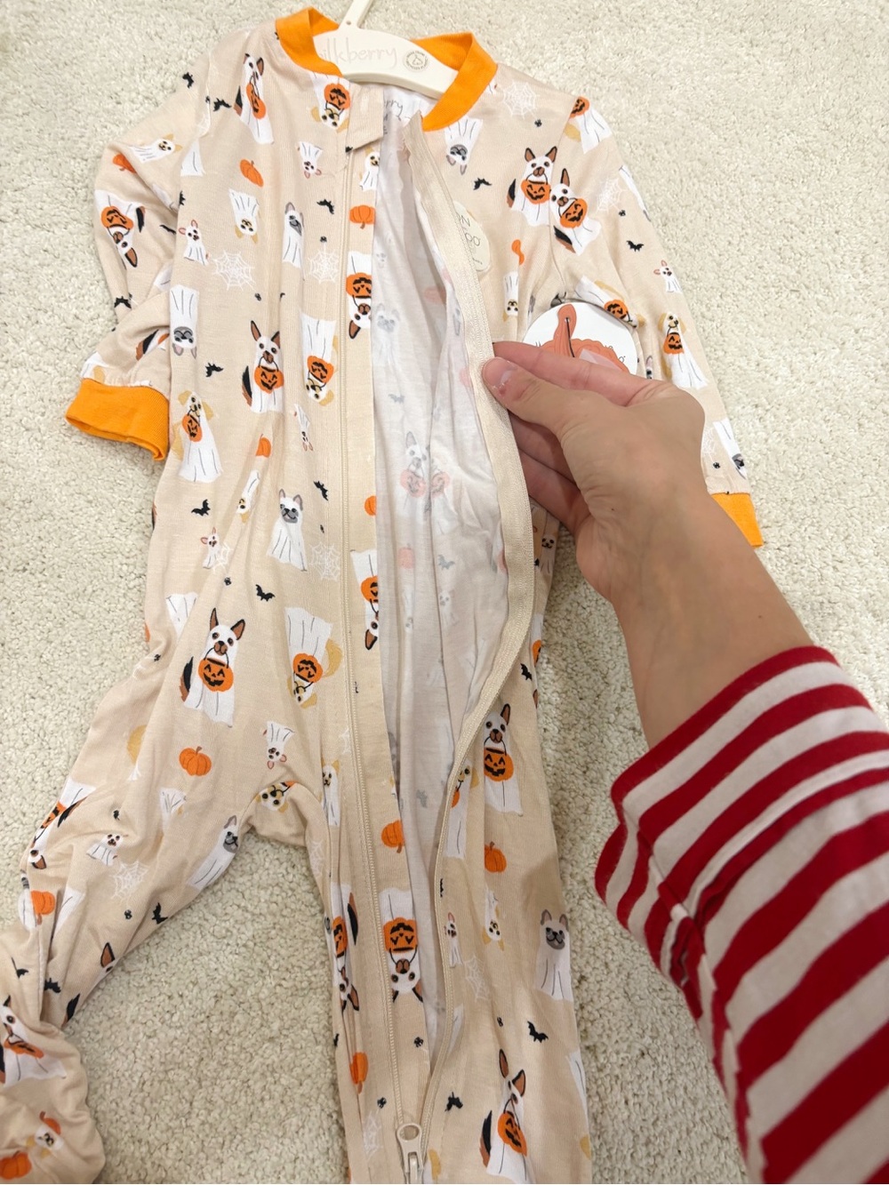 NWT Milkberry Halloween Pumpkin & Dog Print Bamboo Footie 6-9 Months - Picture 4 of 6